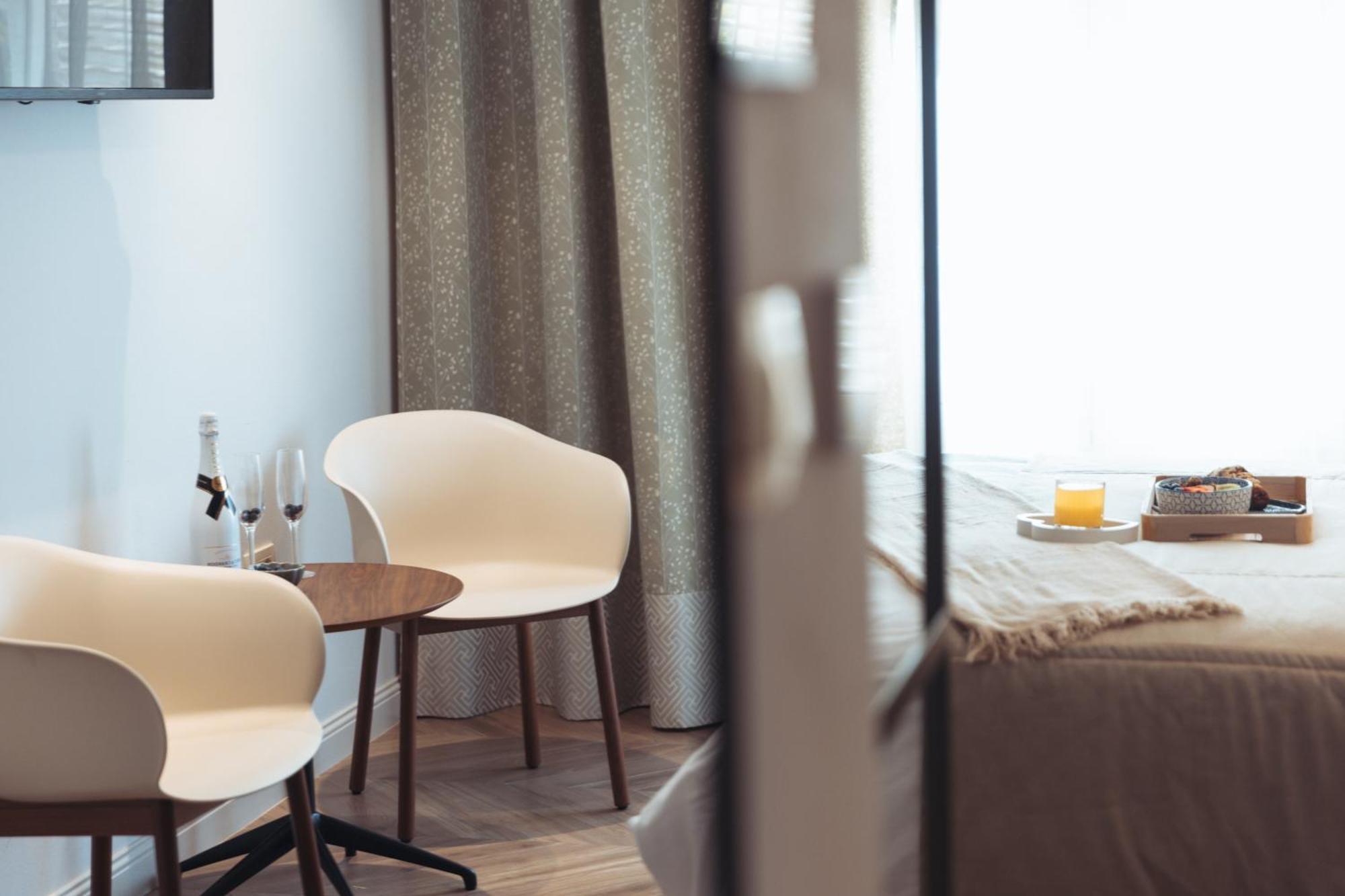 City Bay Studios Apartma