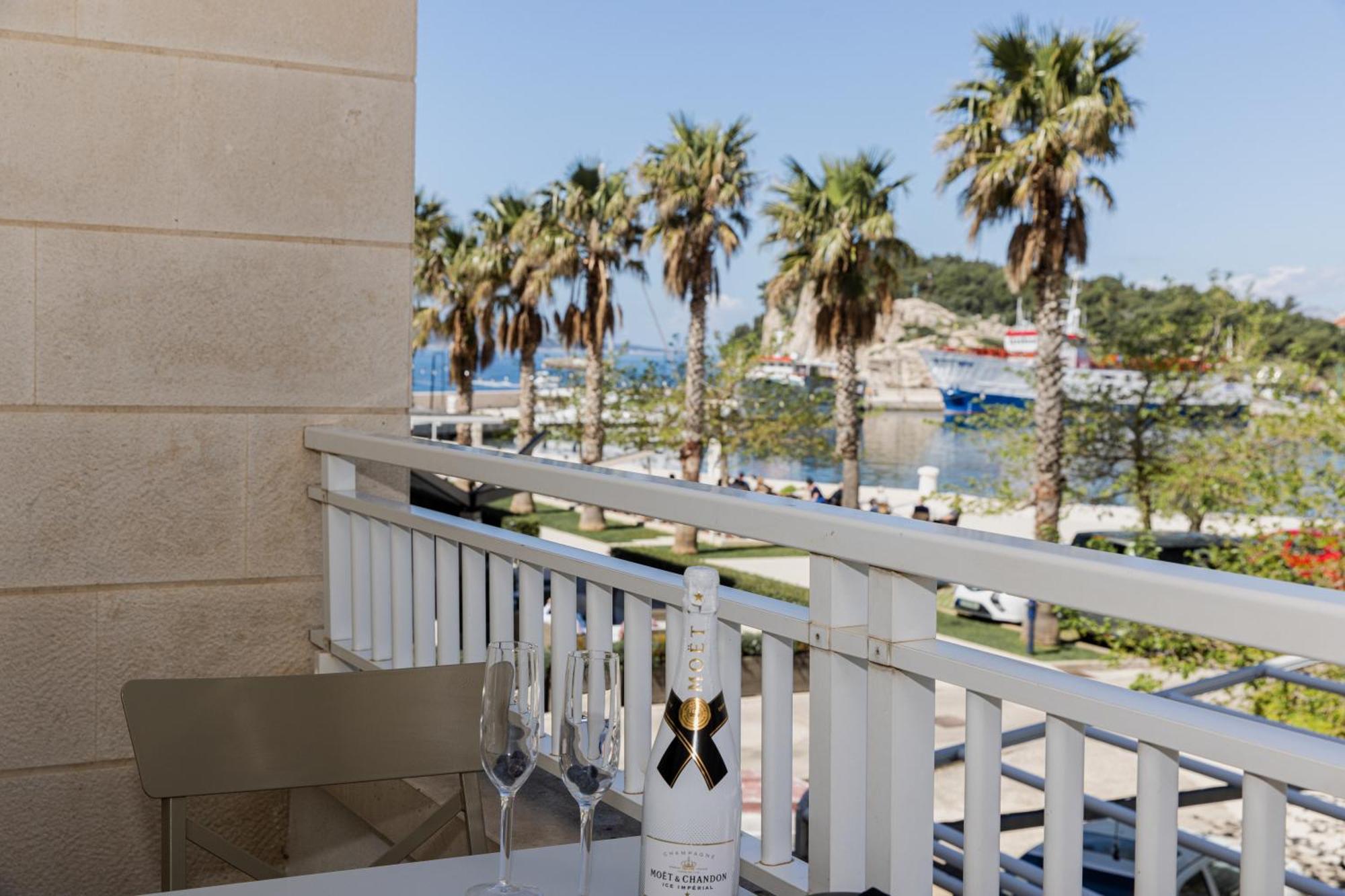 City Bay Studios Apartma