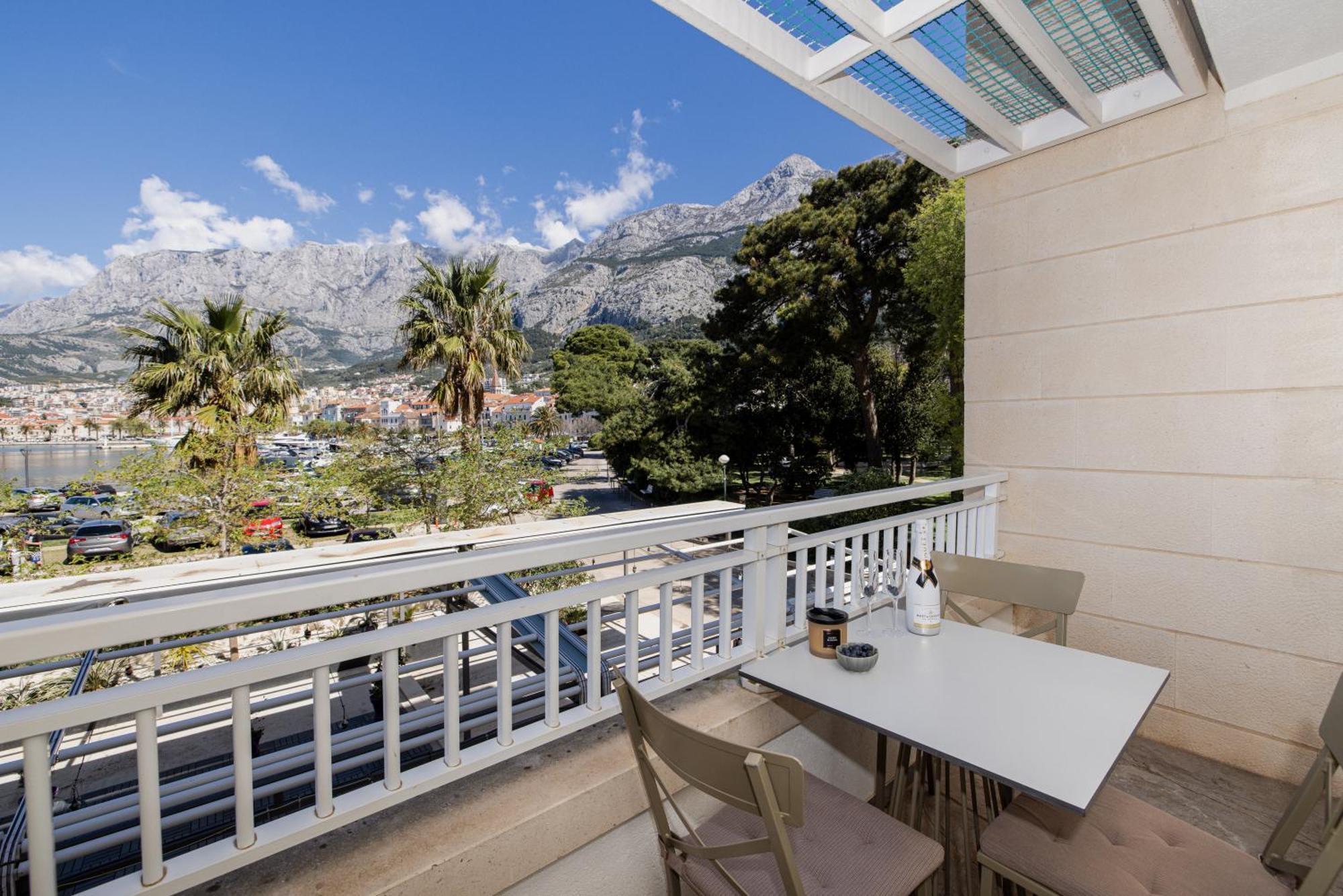 City Bay Studios Apartma