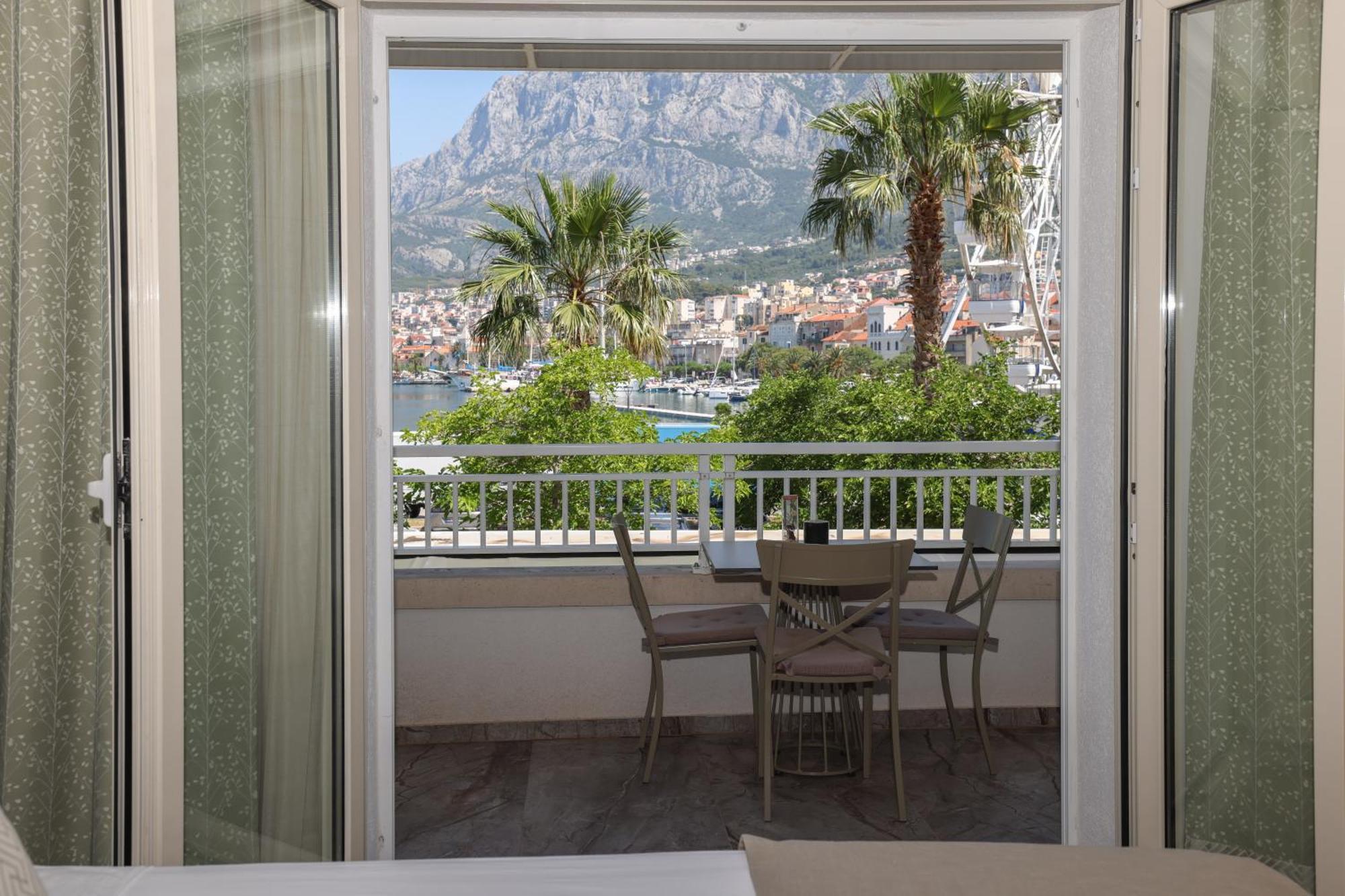 City Bay Studios Apartma