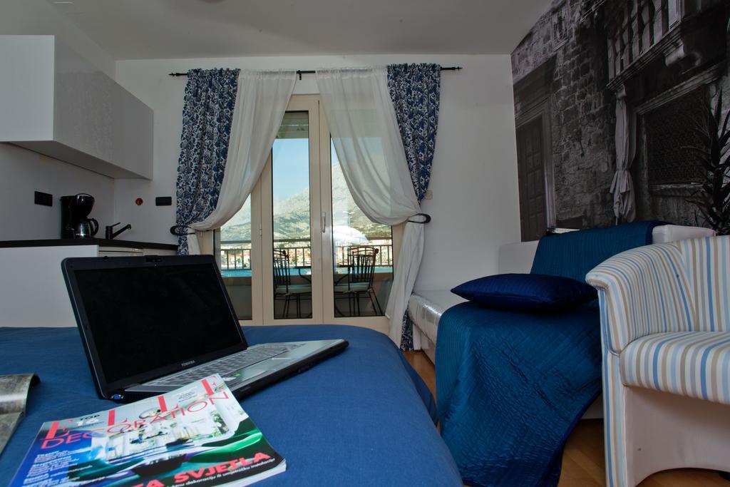 Apartment Bay *