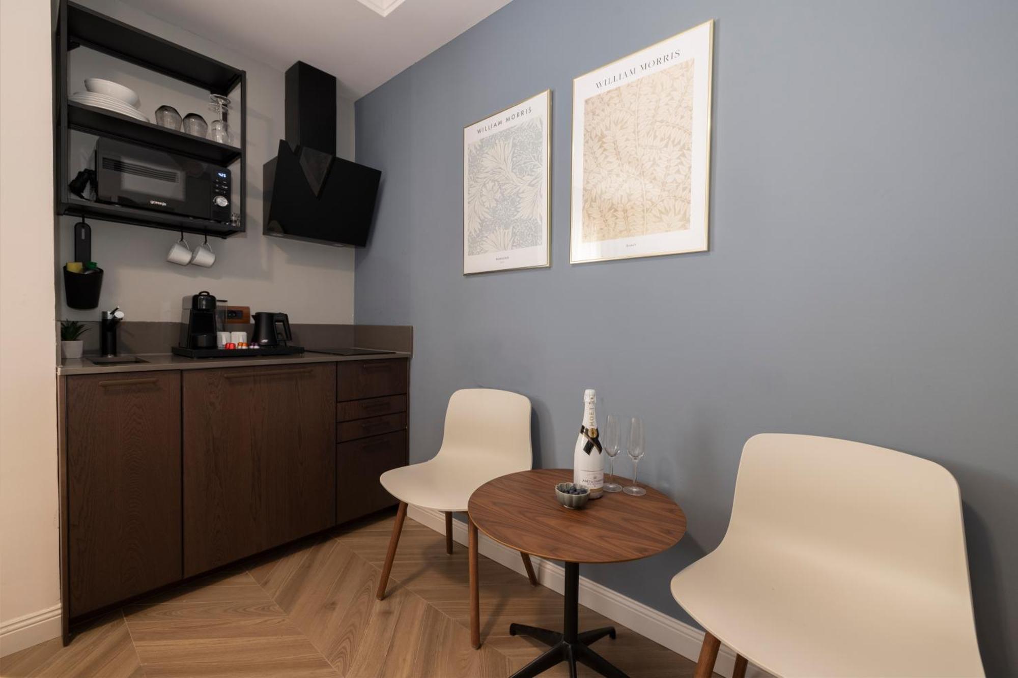Apartment Bay