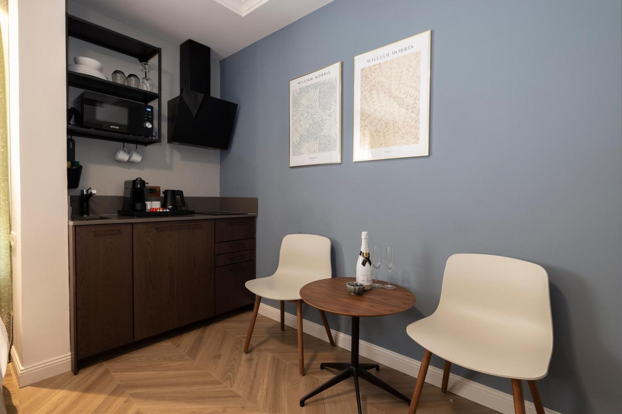 Bay Apartment *