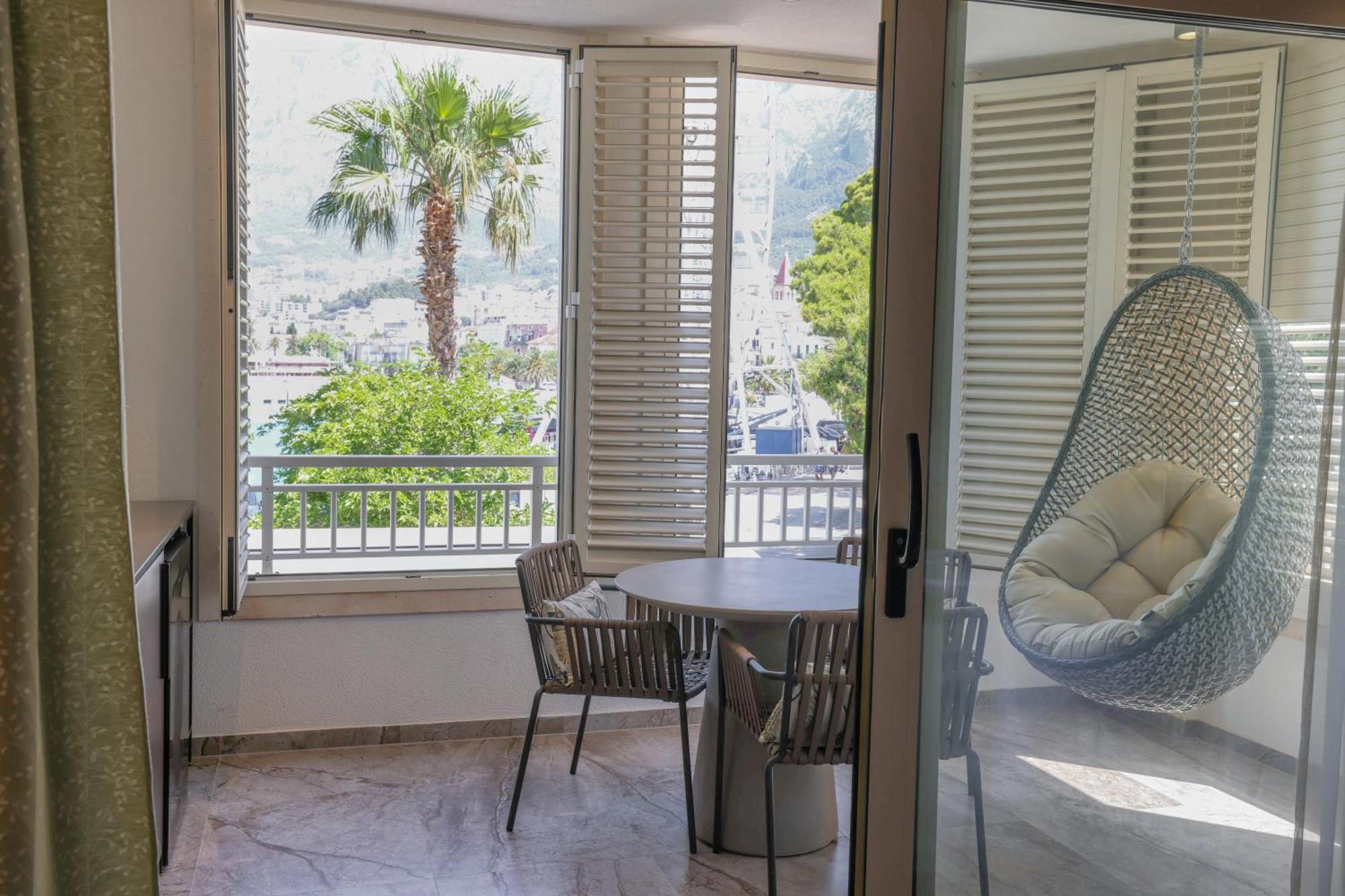 Bay Apartment
